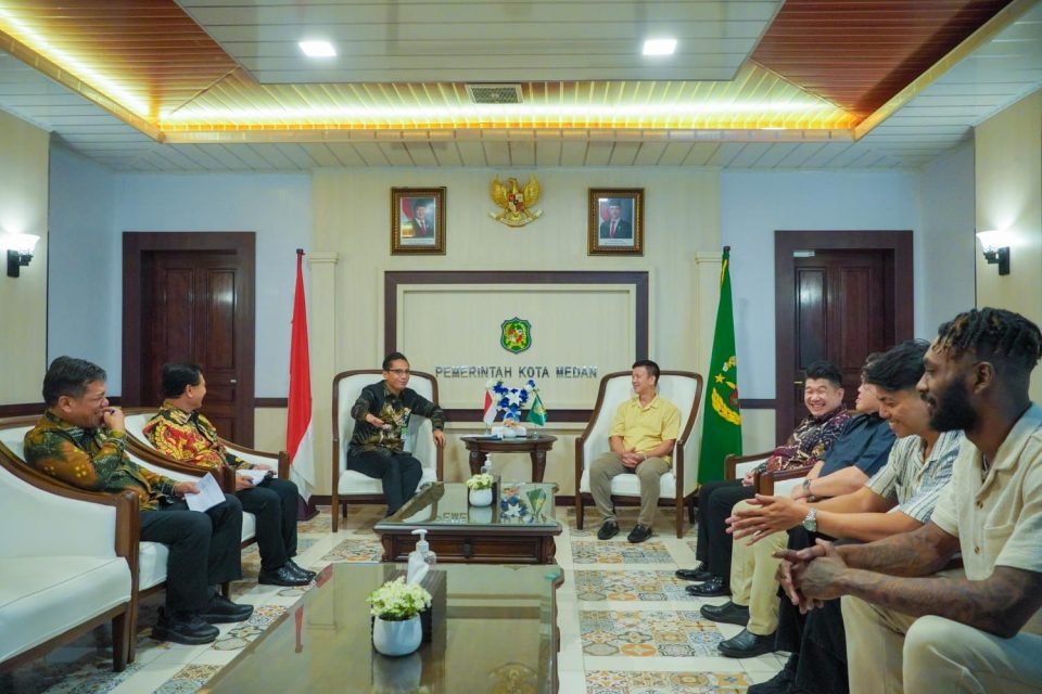 Diminta Menjadi Pembina Rajawali, Rico Waas Ajak Bangkitkan Basket Medan