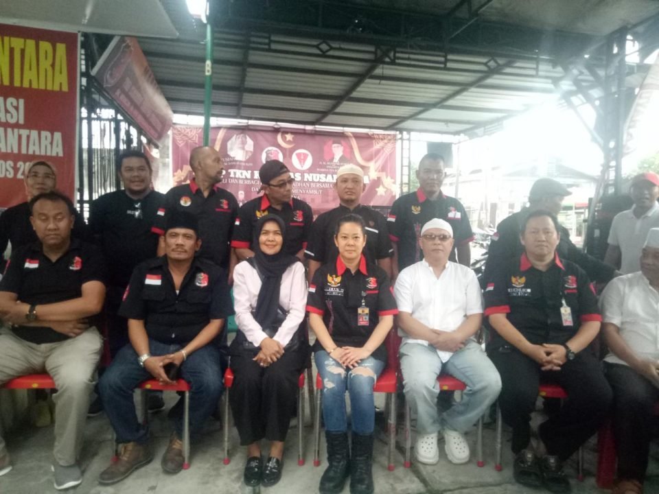 TKN Kompas Nusantara Bagikan Sembako untuk Warga Tembung