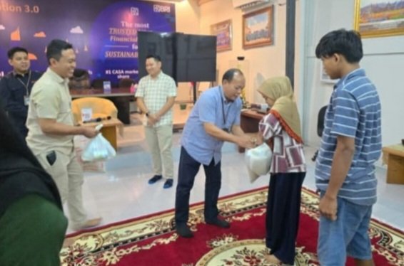Bapekis BRI BO Panyabungan Bagikan Sembako ke Fakir Miskin dan Dhuafa