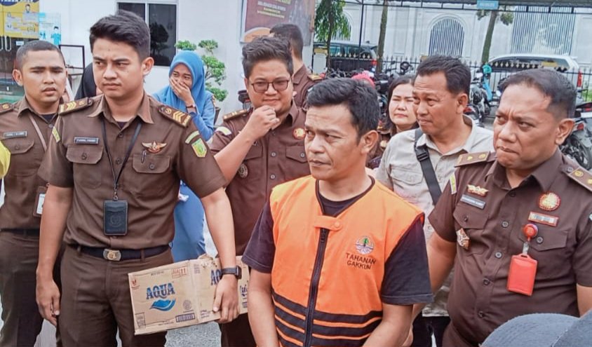 Balai Gakkum KLHK Sumut Didampingi Kejatisu Limpahkan Tersangka AS dan Barang Bukti ke Kejari Asahan