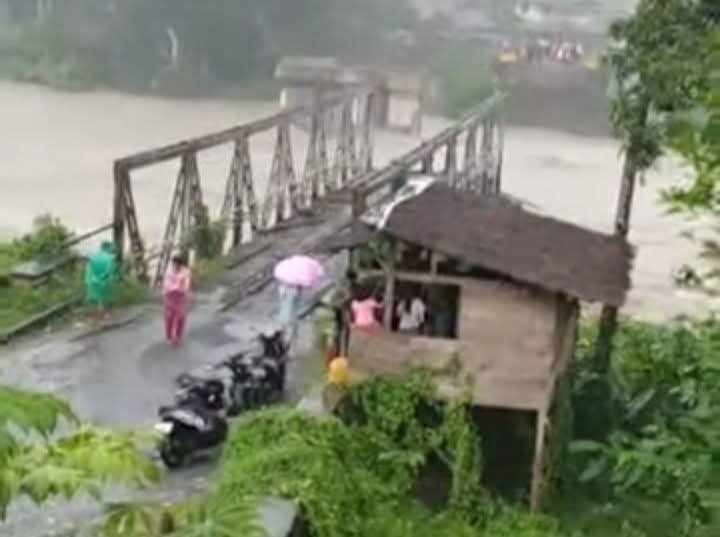 Jembatan Noyo Ambruk, Putus Akses Nias Barat ke Kabupaten Lain