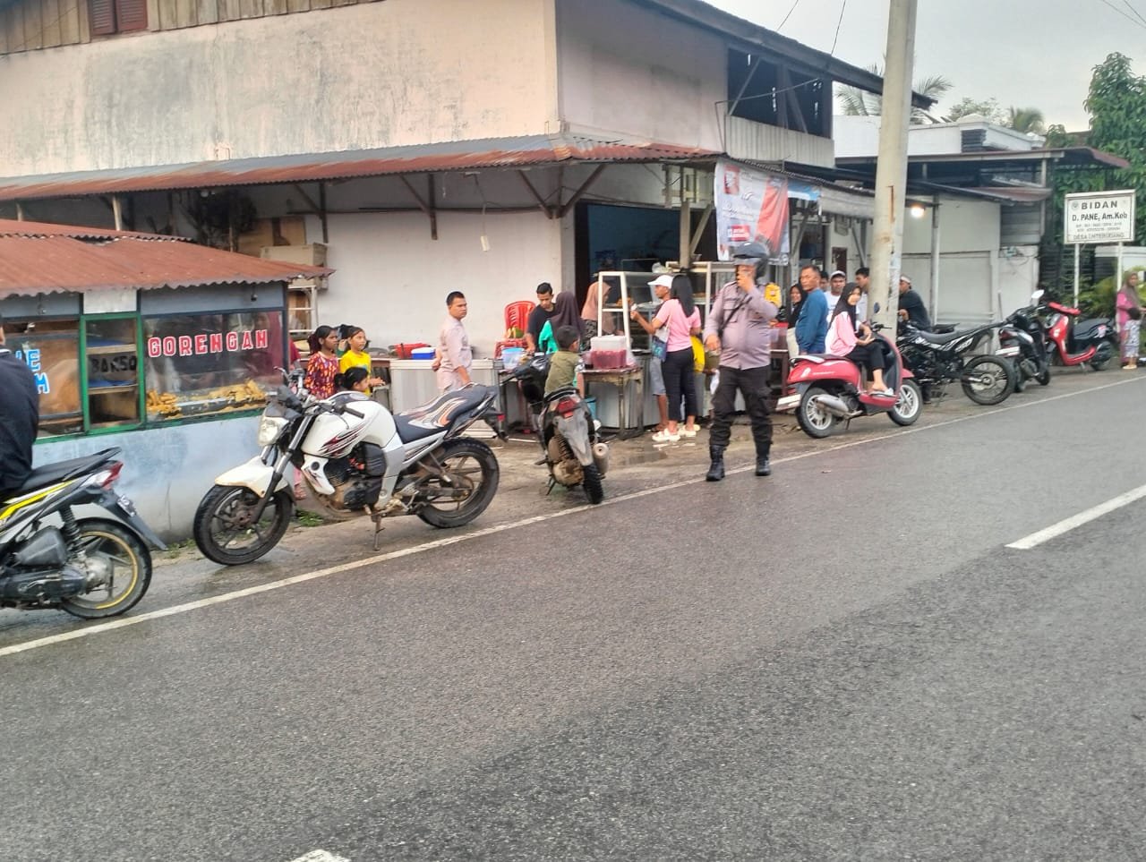 Bhabinkamtibmas Polsek Barteng Laksanakan PAM Padat Sore Ngabuburit Selama Bulan Ramadhan