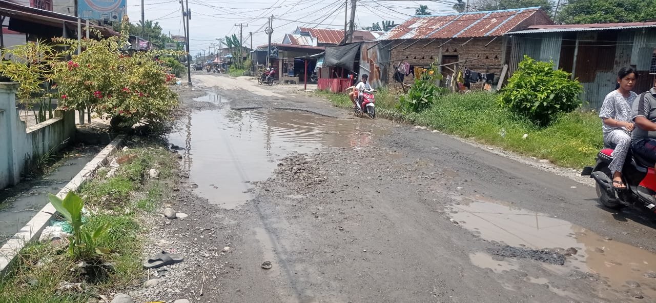 Warga Desak Bupati Deli Serdang Perbaiki Jalan Rusak di Desa Tanjung Anom dan Desa Sei Glugur Rimbun