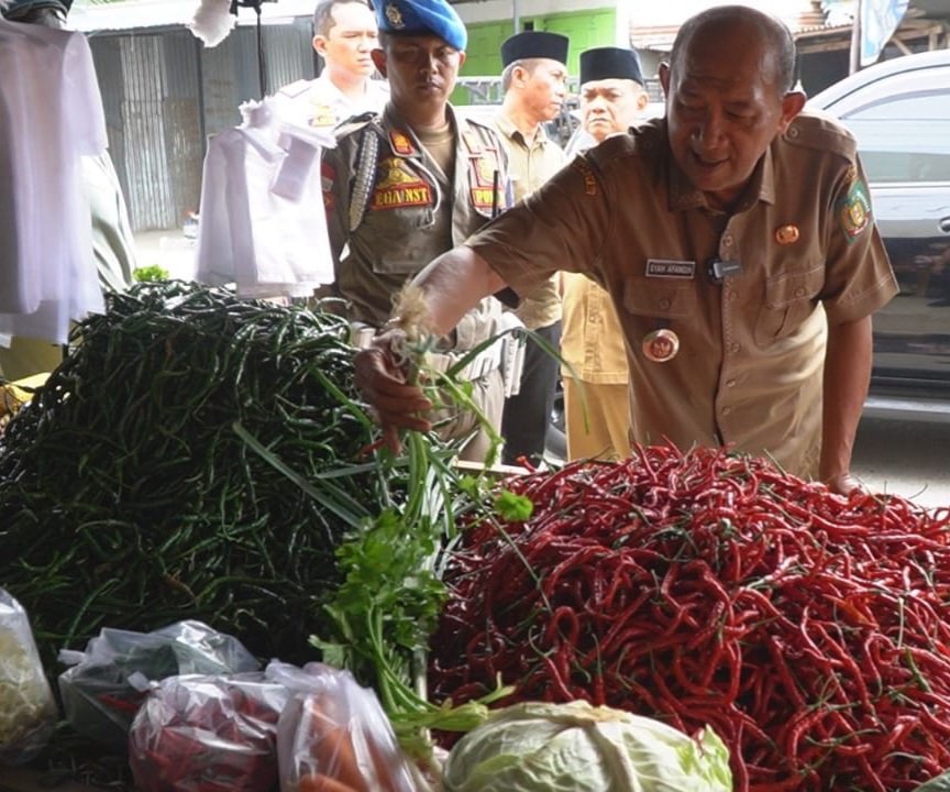 Syah Afandin Sidak Pasar Tanjung Pura, Pastikan Harga Stabil di Bulan Ramadhan
