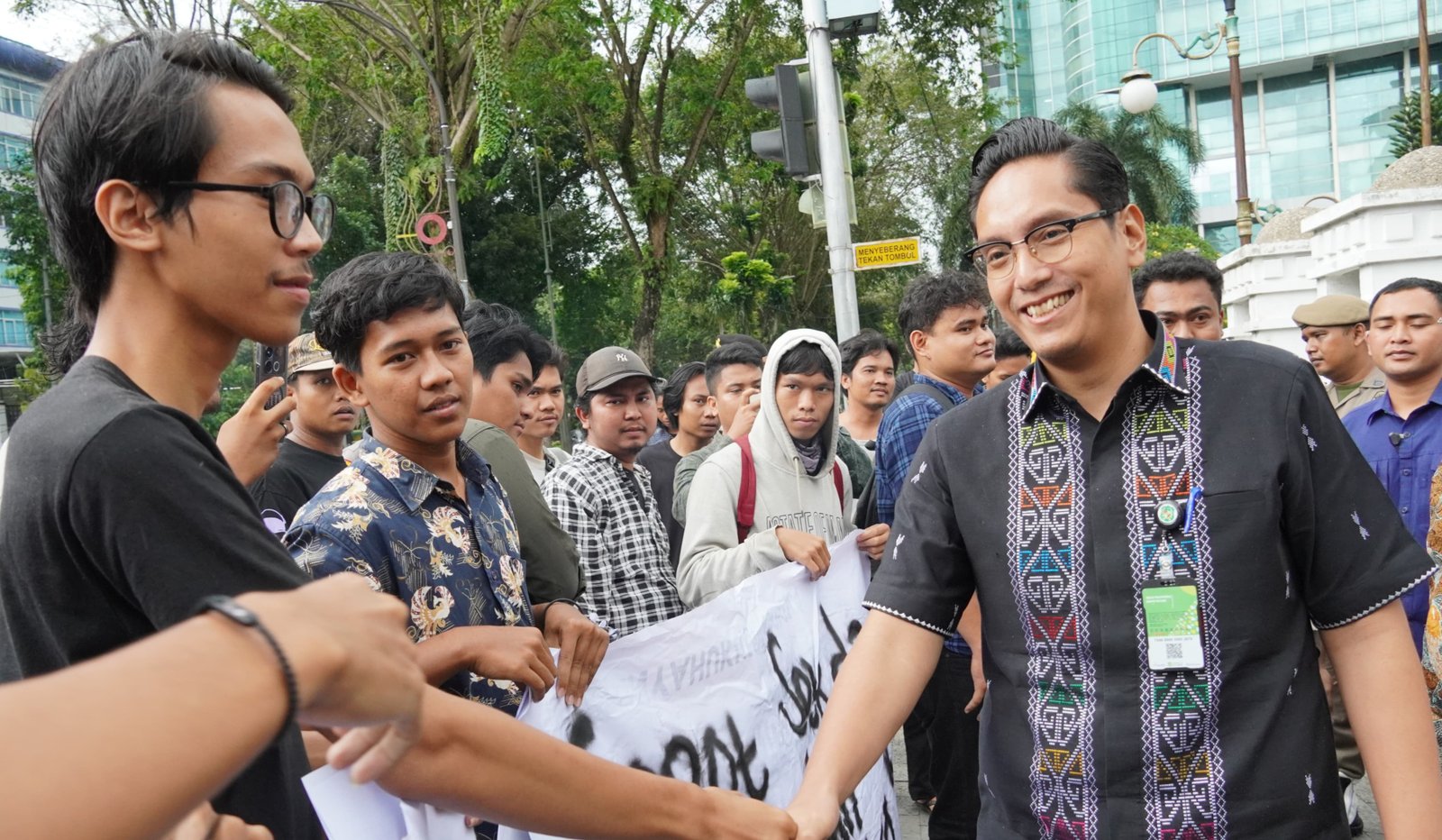 Temui Aksi Mahasiswa, Rico Waas: Kritikan Ini Membantu Saya Bekerja