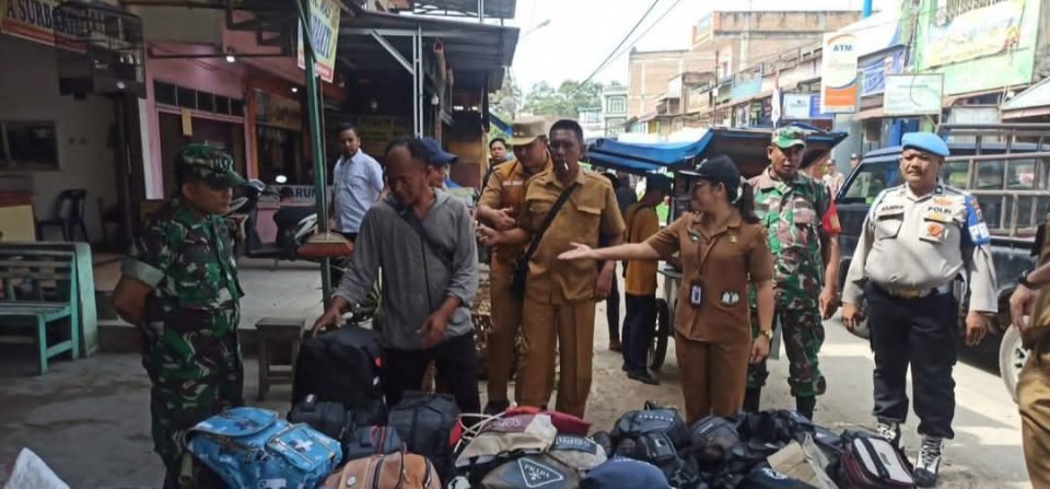 Camat Tiga Binanga Tertibkan Pajak Buah