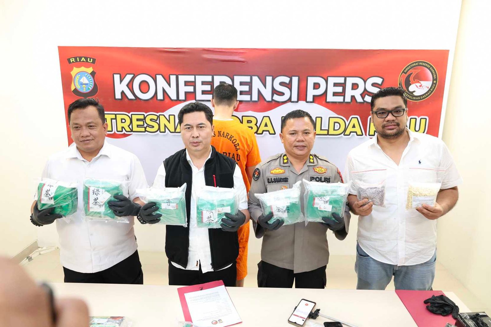 Polda Riau Ungkap Penyelundupan Sabu dan Ekstasi Jaringan Internasional