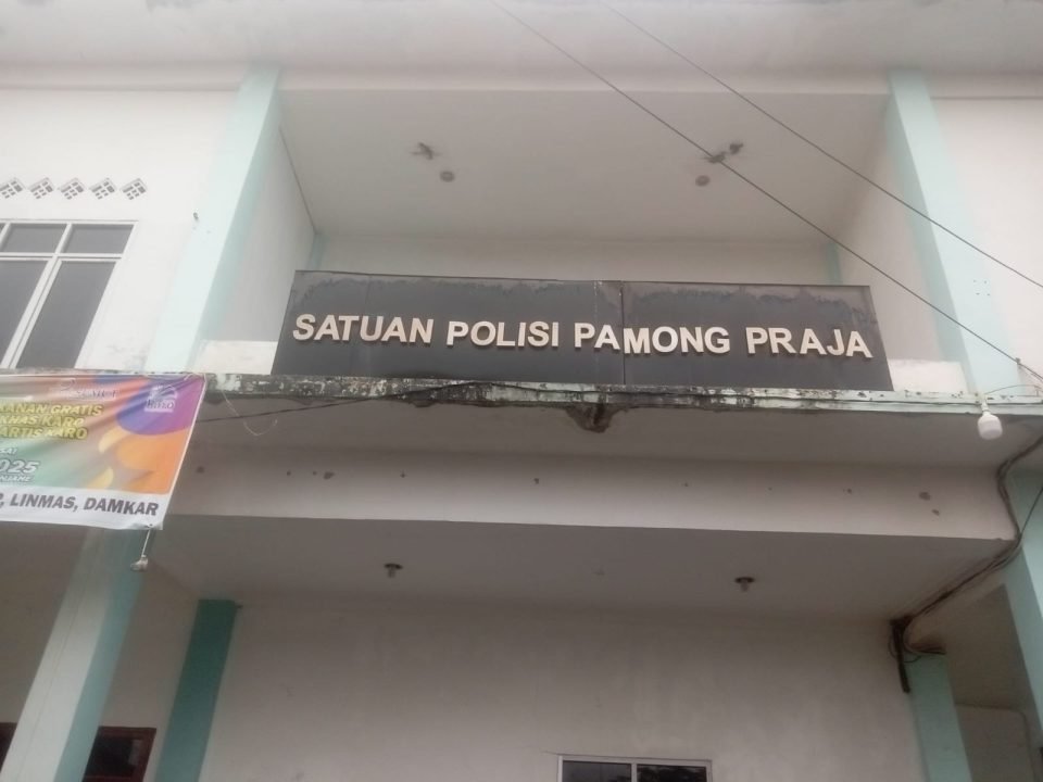 Warga Karo Pertanyakan Ketegasan Satpol PP: PKL Ditertibkan, Oukup Dibiarkan?