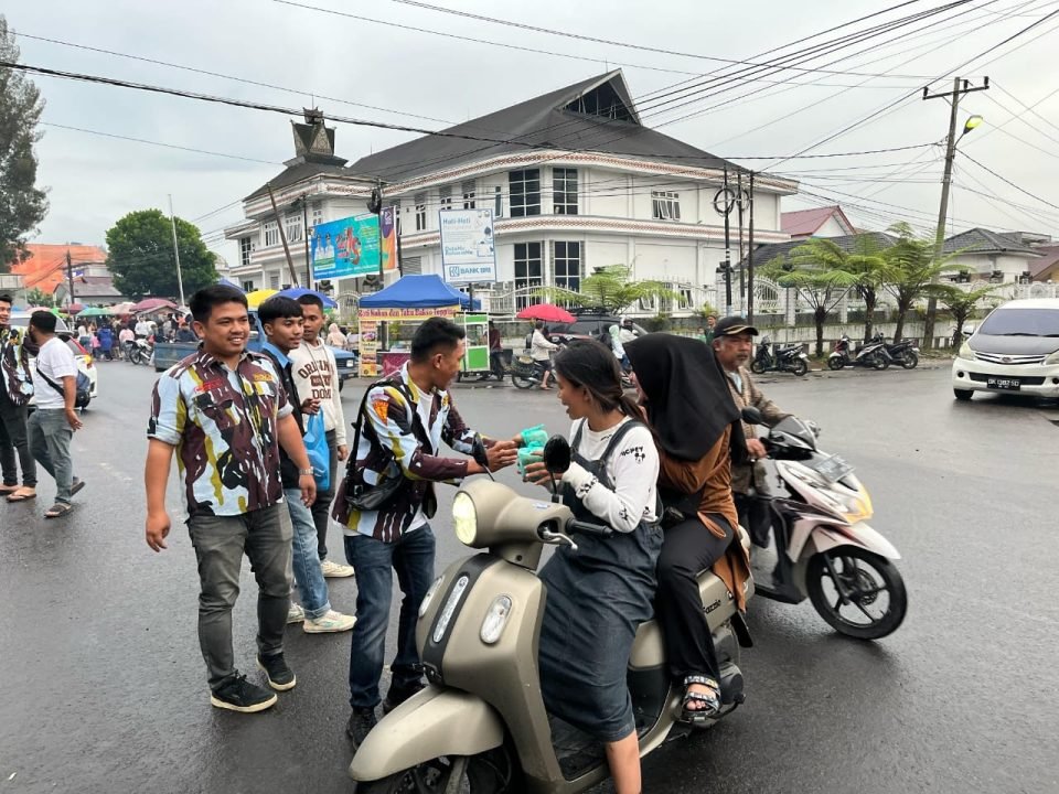 SAPMA DPD IPK Karo Bagikan 700 Paket Takjil ke Masyarakat