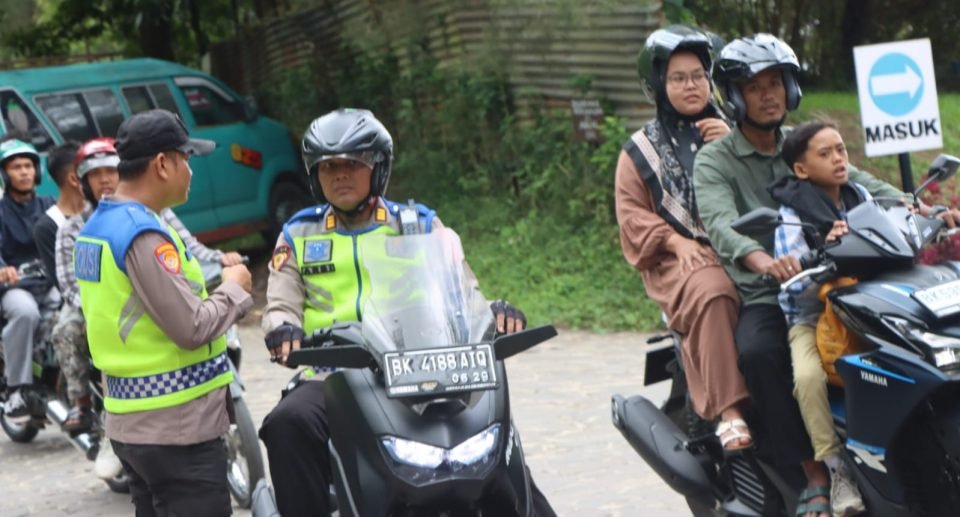 Kapolres Tanah Karo Patroli R2 Pantau Arus Wisata Berastagi