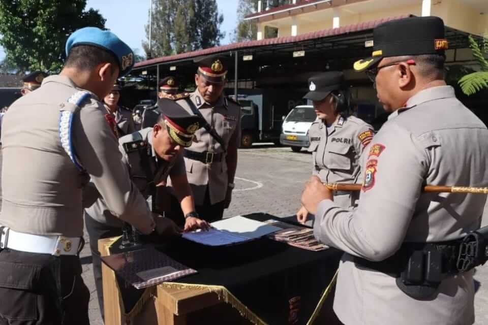 Kapolres Tanah Karo Pimpin Upcara Sertijab Sejumlah PJU, Kasat Intelkam, Kasat Binmas, Kasiwas, Kasikum dan Kasihumas