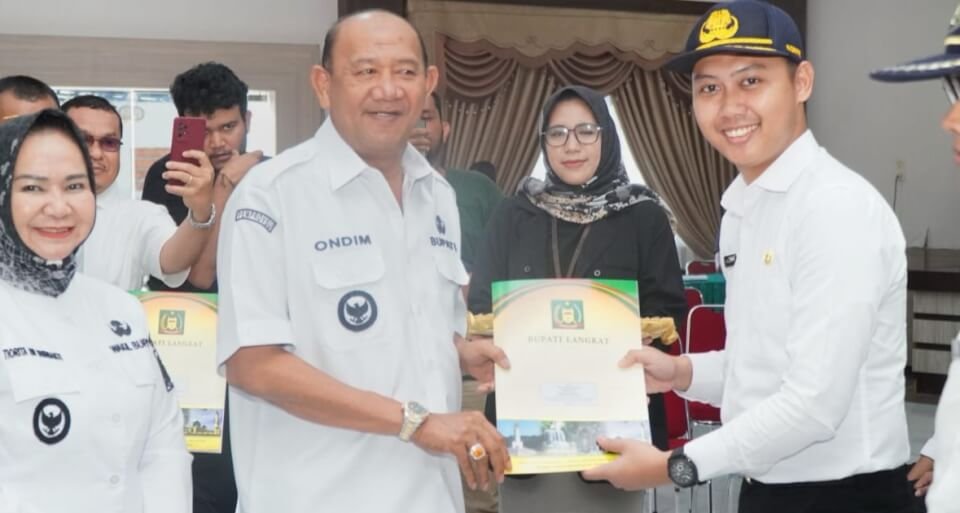 Serahkan SK CPNS, Syah Afandin Ingatkan Amanah dan Tanggung Jawab