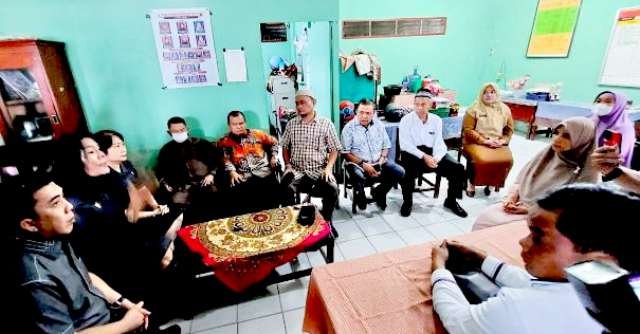 Sikapi Viral Guru Suruh Siswa Duduk di Lantai, Komisi II DPRD Medan Kunjungi Sekolah Abdi Sukma