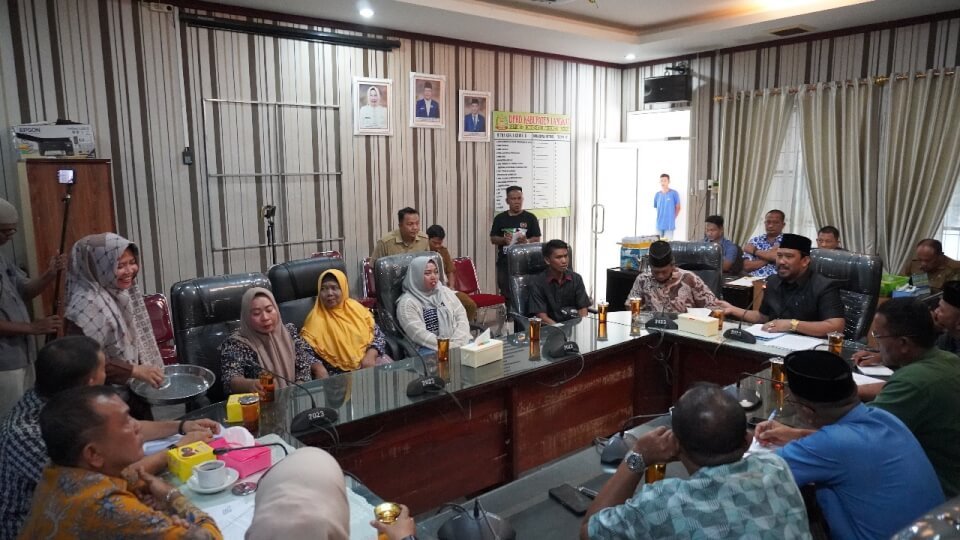 Audiensi ke DPRD Langkat, Warga Sampaikan Keluhan Aroma Ternak Ayam