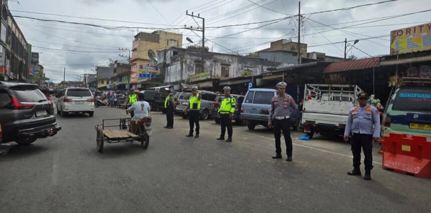 Petugas Gabungan Lakukan Penertiban Pusat Pasar Kabanjahe