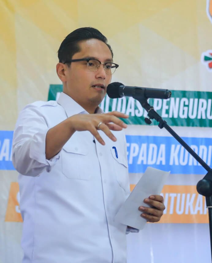 Rico Waas Serahkan Mandat Kepada Koordinator Kecamatan Tani Merdeka Indonesia