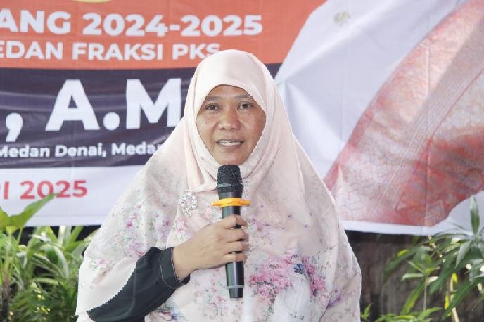 Anggota DPRD Medan Hj Sri Rezeki AMd.