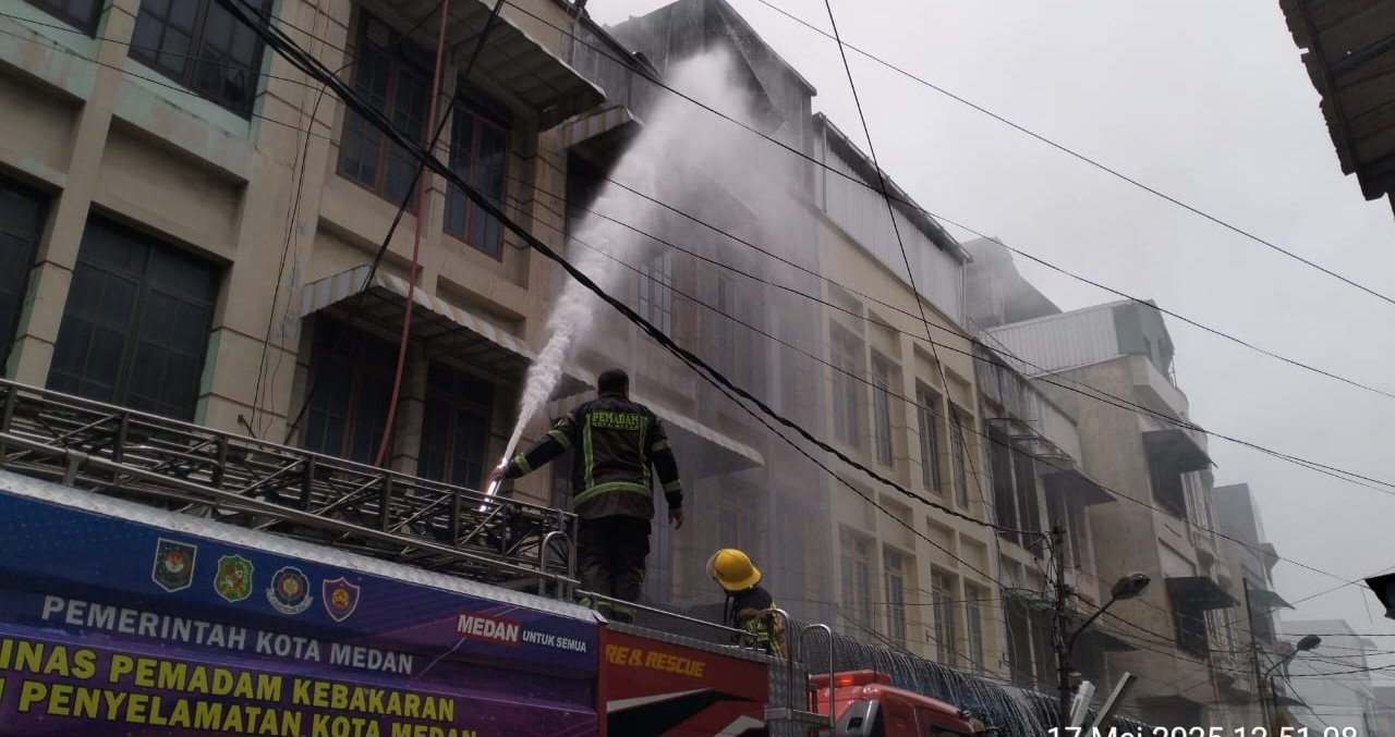 Ruko Mainan di Bawean Terbakar