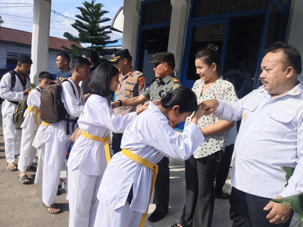 Kapolsek Pancur Batu Lepas Kontingen Atlet Taekwondo Menuju Kejuaran Piala Gubernur Sumut