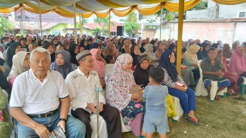 Wakil Ketua DPRD Medan Zulkarnaen SKM saat menggelar Sosialisasi Peraturan Daerah (Sosperda) Kota Medan Nomor 3 Tahun 2021 tentang Penyelenggaraan Administrasi Kependudukan di Jl Kapten M Jamil Lubis Lingkungan VI Kelurahan Bandar Selamat Kecamatan Medan Tembung, Sabtu pagi (10/5/2025).