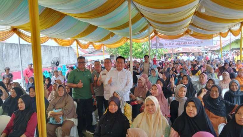 Wakil Ketua DPRD Medan Zulkarnaen SKM saat menggelar Sosialisasi Peraturan Daerah (Sosperda) Kota Medan Nomor 3 Tahun 2021 tentang Penyelenggaraan Administrasi Kependudukan di Jl Kapten M Jamil Lubis Lingkungan VI Kelurahan Bandar Selamat Kecamatan Medan Tembung, Sabtu pagi (10/5/2025).