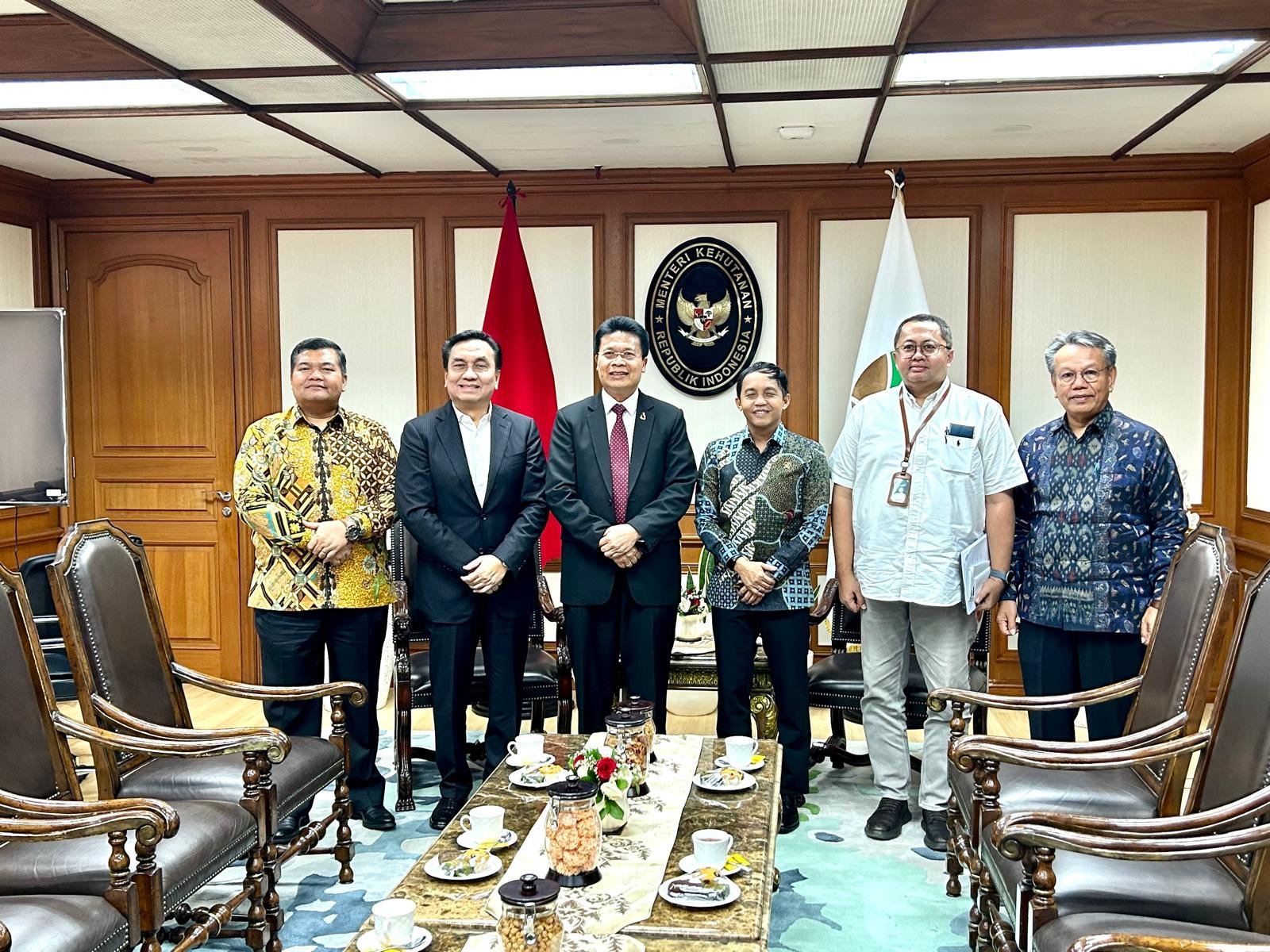 Bertemu Menhut, Ephorus Bahas Krisis Ekologis karena TPL di Tanah Batak