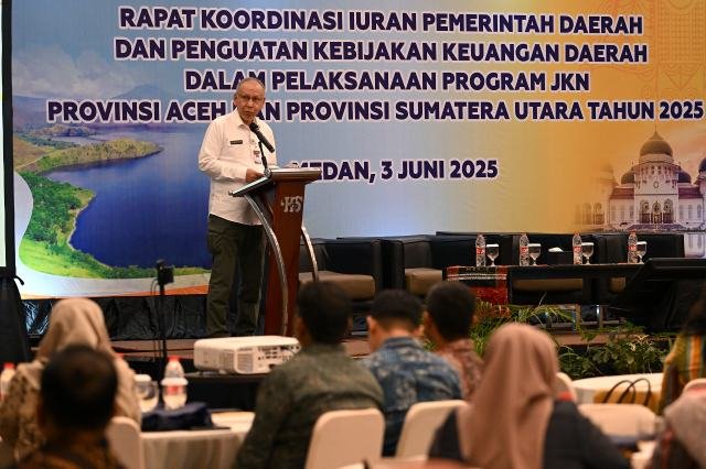 Pj Sekretaris Daerah Provinsi Sumut Effendy Pohan menghadiri sekaligus membuka Rapat Koordinasi Iuran Pemerintah Daerah dan Penguatan Kebijakan Keuangan Daerah Dalam Pelaksanaan Program JKN Provinsi Aceh dan Sumut Tahun 2025, di Ballrrom Hotel Santika Dyandra, Jalan Kapten Maulana Lubis, Medan, Selasa (6/3/2025). Foto/Diskominfo Sumut