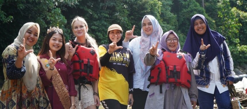 Ny. Endang Syah Afandin Gandeng Ketua Limpol, Promosikan Pesona Bukit Lawang