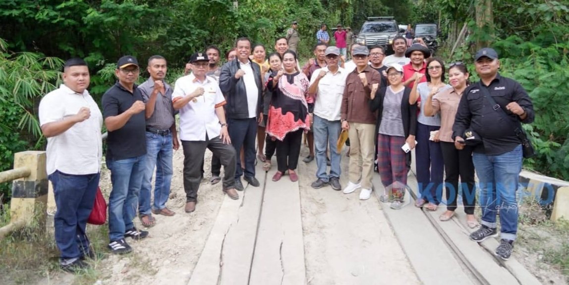 Tinjau Jembatan Rusak di Desa Kutaraja Kecamatan Tigabinanga, Bupati Karo Tegaskan Segera Diperbaiki