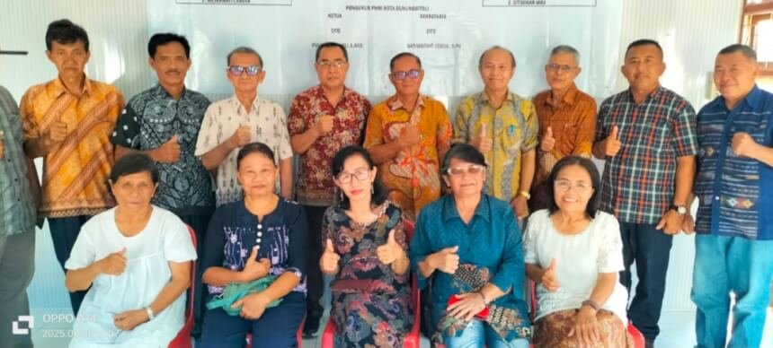  Para Pensiunan Bersilahturahmi dengan Pengurus PWRI Kota Gunungsitoli