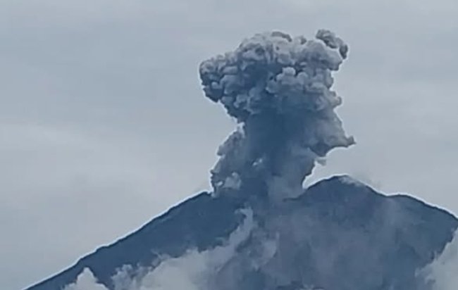 Gunung Semeru Erupsi Lagi, Timbulkan Letusan Setinggi 800 Meter 