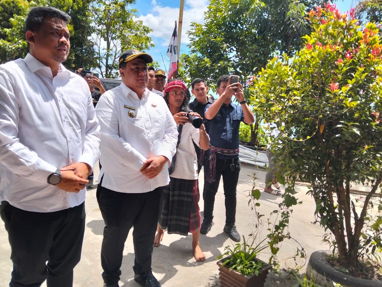 Gubernur Bobby Nasution Kunjungi Rumah Hela, Wisata Edukasi Budaya di Samosir