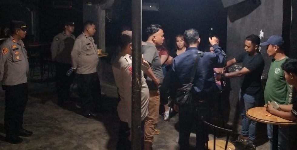 Kapolsek Kutalimbaru Cek Akrivitas Kafe Lau Vota