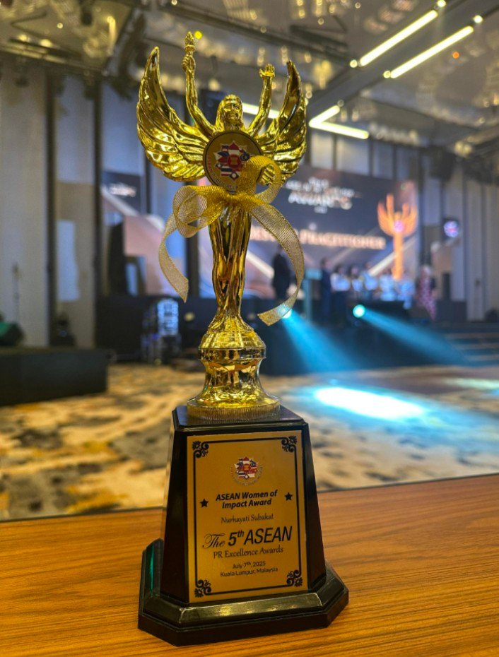 Nurhayati Subakat Terima ASEAN Women of Impact Award 2025 