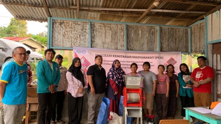 Dosen Unimed Dukung Petani Kopi Pakpak Bharat Lewat Mesin dan Pelatihan Digital Marketing