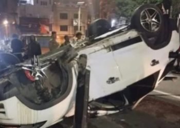 Mobil Mewah Terbalik di SM Raja