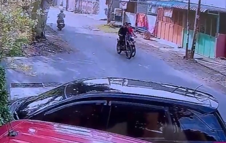 Maling Tertangkap Cctv Bawa Sepeda Motor