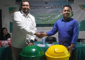 Olah Sampah Mandiri, UPER Hadirkan Komposter Putar di Desa Barengkok