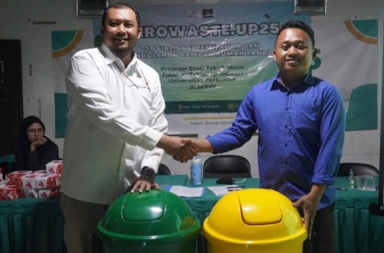 Olah Sampah Mandiri, UPER Hadirkan Komposter Putar di Desa Barengkok