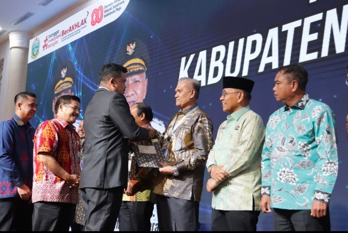 Gubernur Sumut Serahkan Utang DBH Ke- Pakpak Bharat