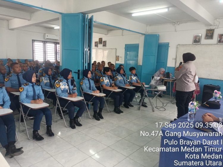 Polsek Medan Timur Gelar Penyuluhan Kenakalan Remaja dan Bahaya Narkoba di SMK Buana Bahari