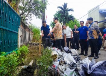 Rico Waas Gerak Cepat Tangani Keluhan Warga Terkait Drainase dan Jalan Rusak