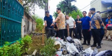 Rico Waas Gerak Cepat Tangani Keluhan Warga Terkait Drainase dan Jalan Rusak
