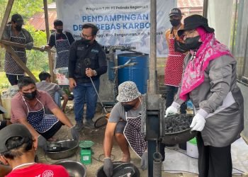 Pelindo Regional 1 Latih Warga Samosir Olah Briket Arang dari Bonggol Jagung