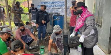 Pelindo Regional 1 Latih Warga Samosir Olah Briket Arang dari Bonggol Jagung