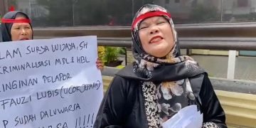 Ditetapkan Tersangka, Emak-emak Berdemo di Depan Polrestatabes Medan