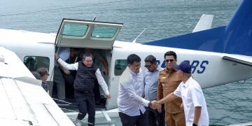 Transportasi Baru di Danau Toba, Bobby Jajal Pesawat Amfibi