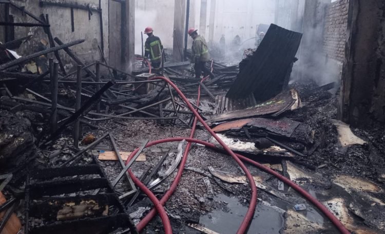 Gudang Peralatan Dekorasi di Jalan Karo Terbakar