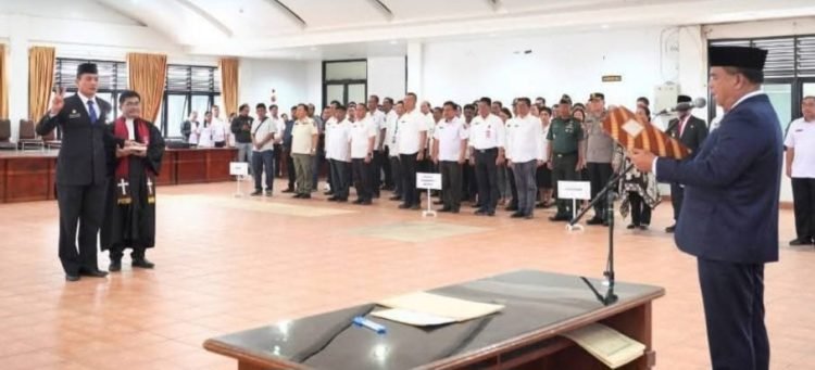 Bupati Karo Melantik Gelora Kurnia Putra Ginting Sebagai Sekda