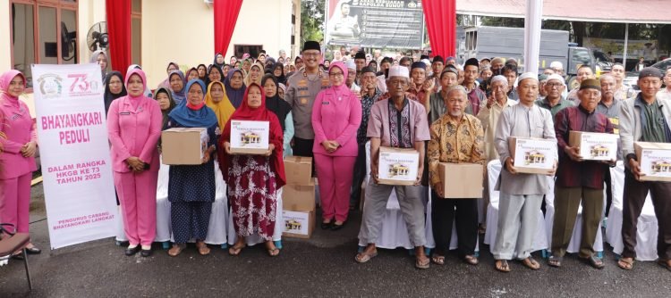 Kapolres Langkat & Bhayangkari Salurkan 150 Paket Sembako Untuk Bilal Mayit, Penggali Kubur & Kaum Duafa